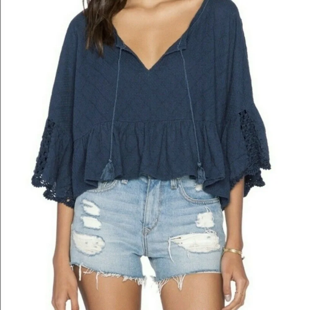 FREE PEOPLE // boho-chic textured fabric tie plunge wide sleeve top